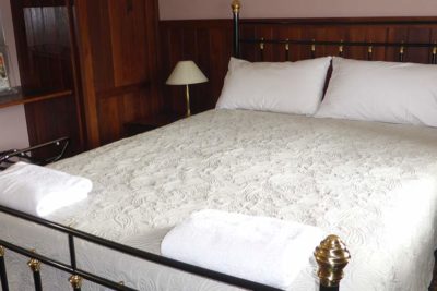 pemberton-old-picture-theatre-bedroom pemberton-old-picture-theatre-bedroom