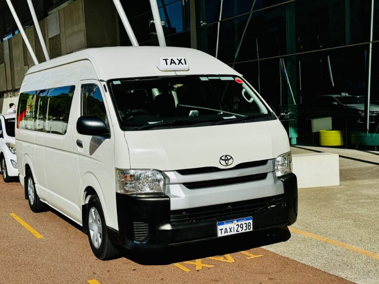 perth airport maxi taxi 768x576