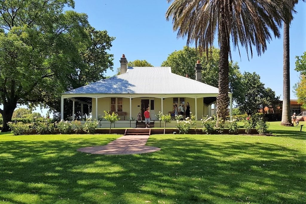 Mandoon Estate, Caversham